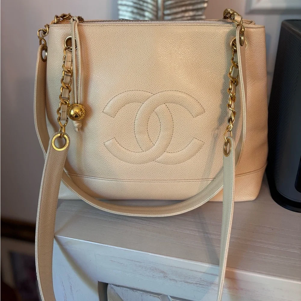 AUTHENTIC CHANEL beige caviar 24k gold vintage executive tote